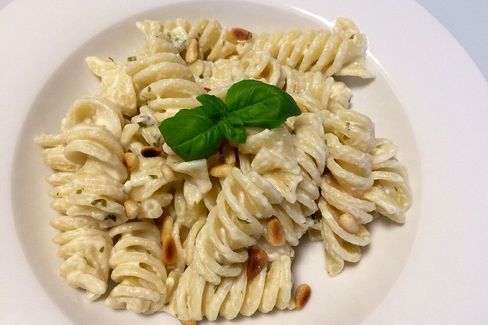 Tagliatelle mit Zitronen-Basilikum-Sauce