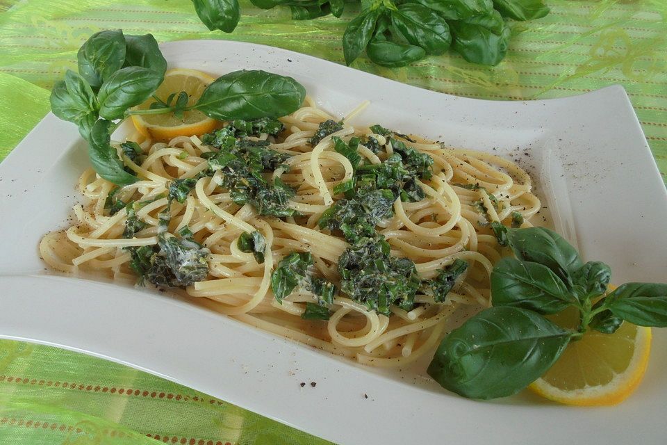 Tagliatelle mit Zitronen-Basilikum-Sauce