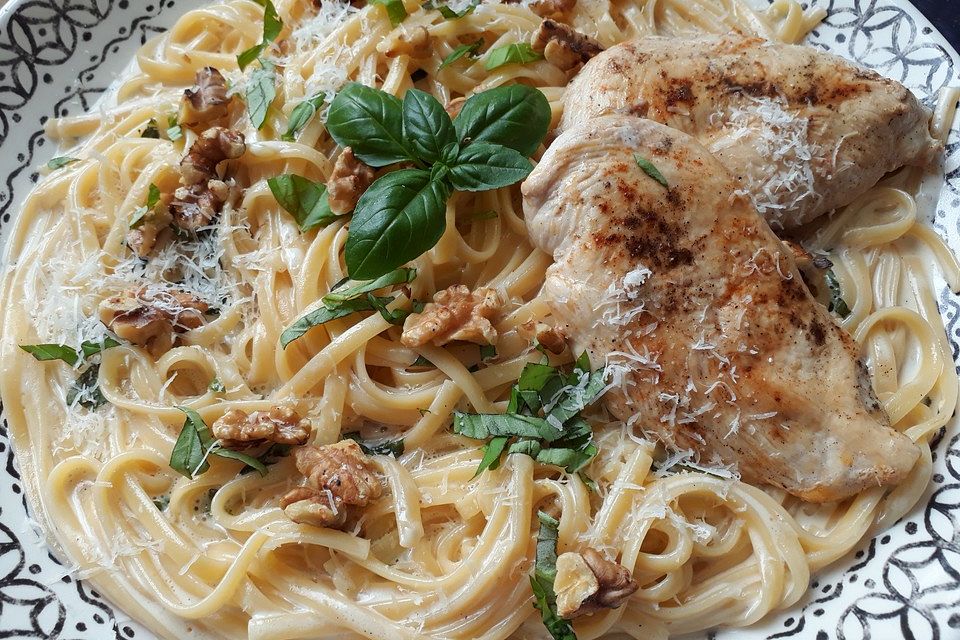 Tagliatelle mit Zitronen-Basilikum-Sauce