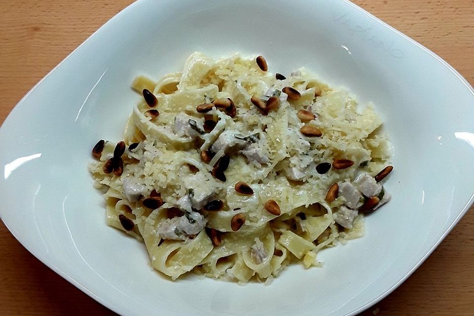 Tagliatelle mit Zitronen-Basilikum-Sauce