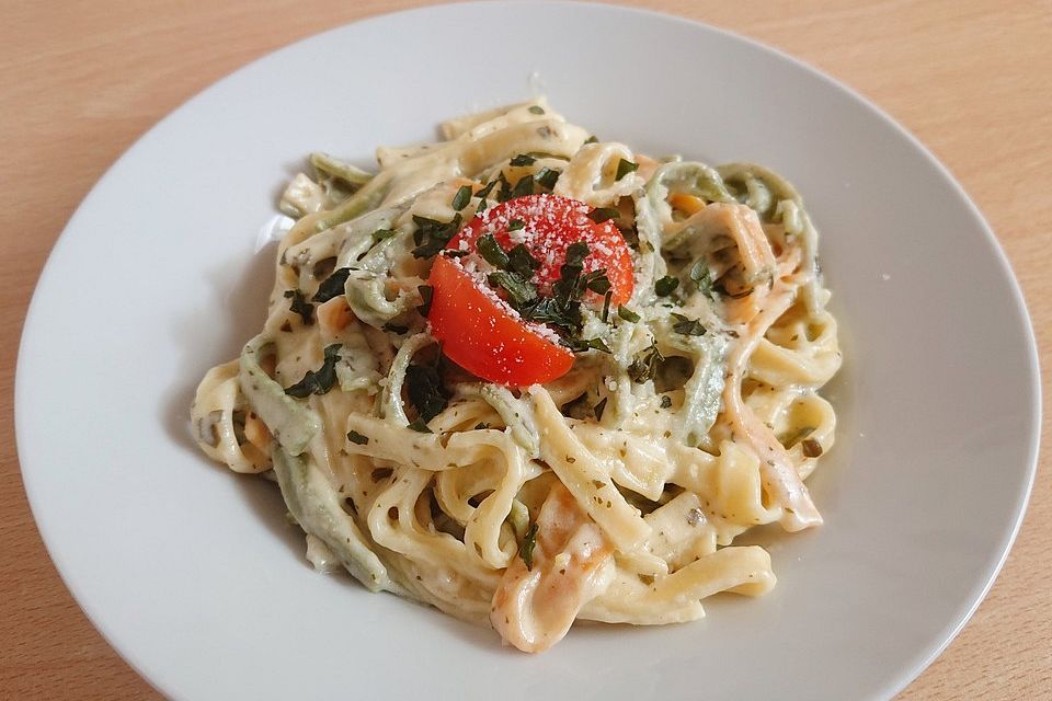 Tagliatelle mit Zitronen-Basilikum-Sauce