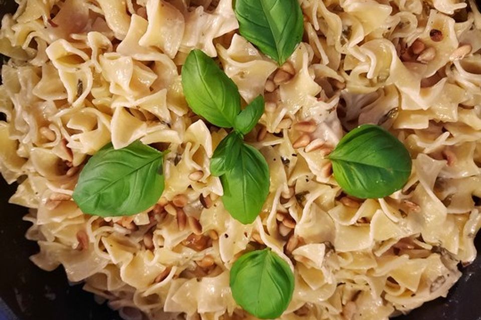 Tagliatelle mit Zitronen-Basilikum-Sauce