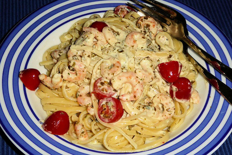 Tagliatelle mit Zitronen-Basilikum-Sauce