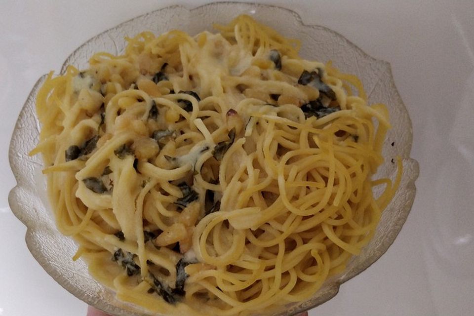 Tagliatelle mit Zitronen-Basilikum-Sauce