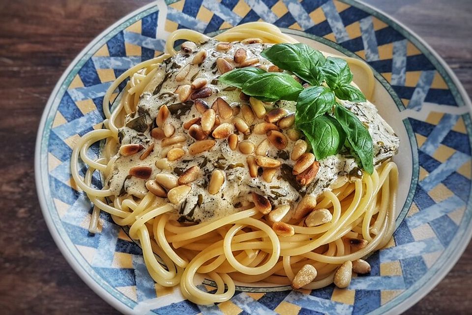 Tagliatelle mit Zitronen-Basilikum-Sauce