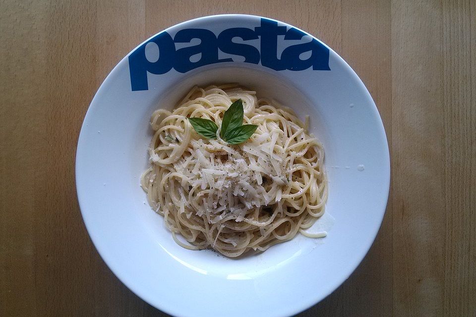 Tagliatelle mit Zitronen-Basilikum-Sauce