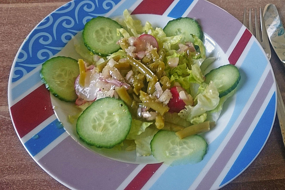 Gemischter Salat mit Honig - Senf - Dressing