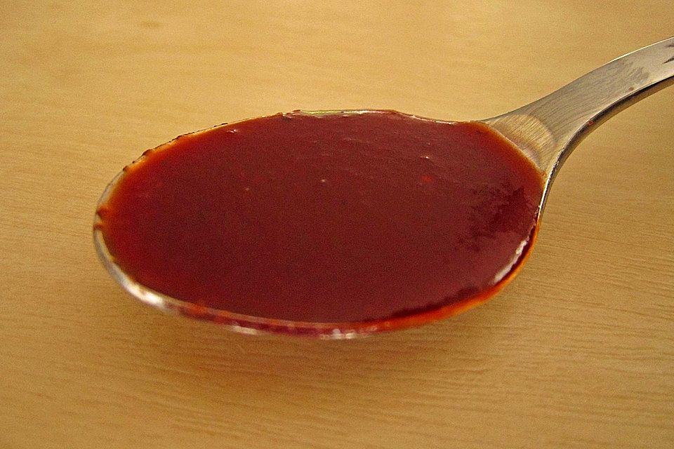 Herzhafte dunkle Sauce zu NT gegartem Fleisch