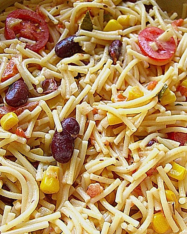 Spaghettisalat mit roten Bohnen und Mais