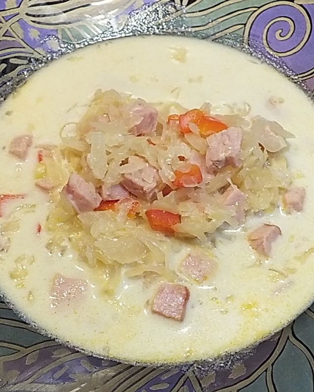 Sauerkrautsuppe mit Paprika und Kasseler