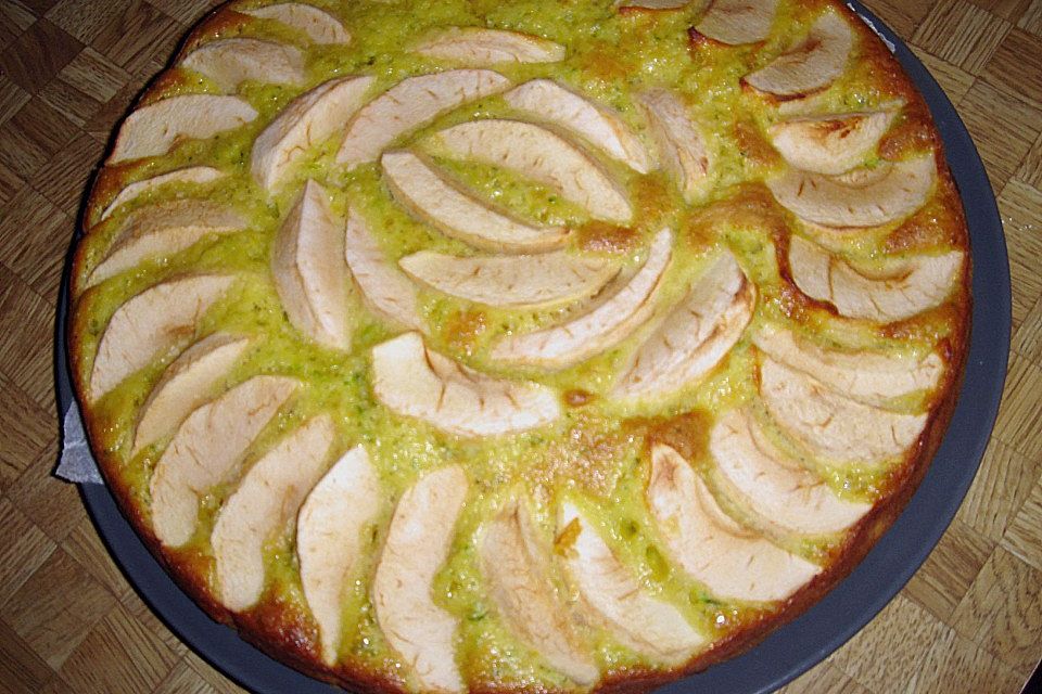 Zucchini - Biskuit mit Apfel