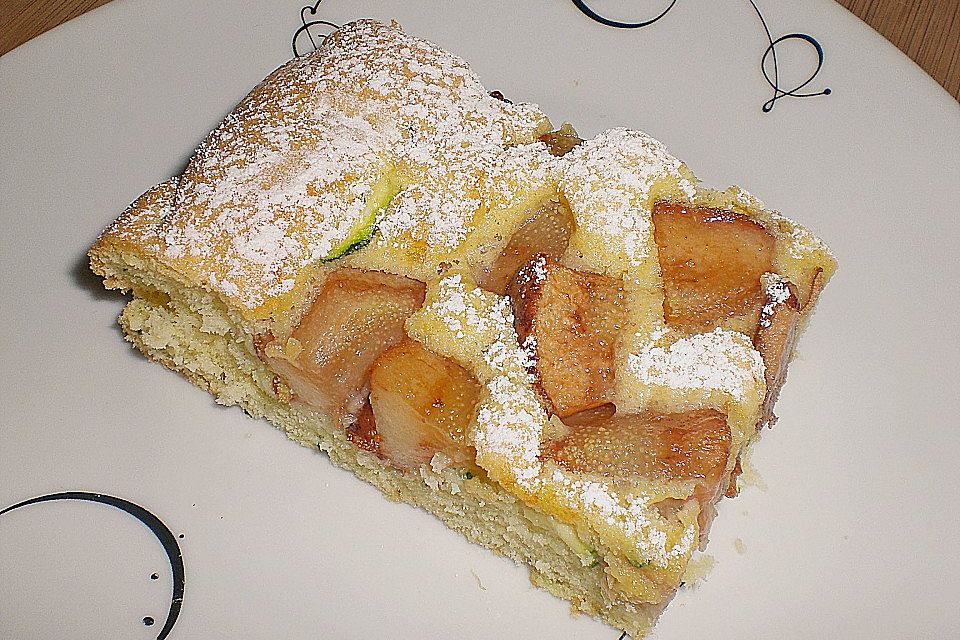 Zucchini - Biskuit mit Apfel