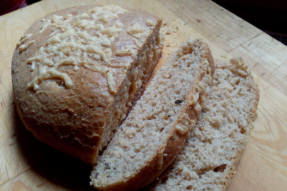 Ciabbata mit Paprika, Parmesan und italienischen Gewürzen