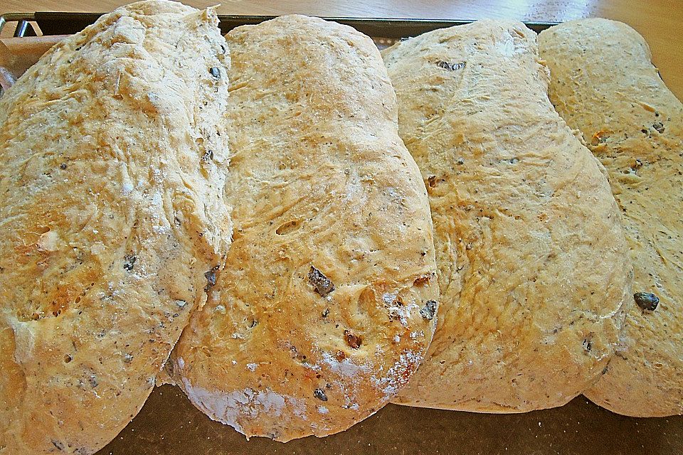 Ciabbata mit Paprika, Parmesan und italienischen Gewürzen