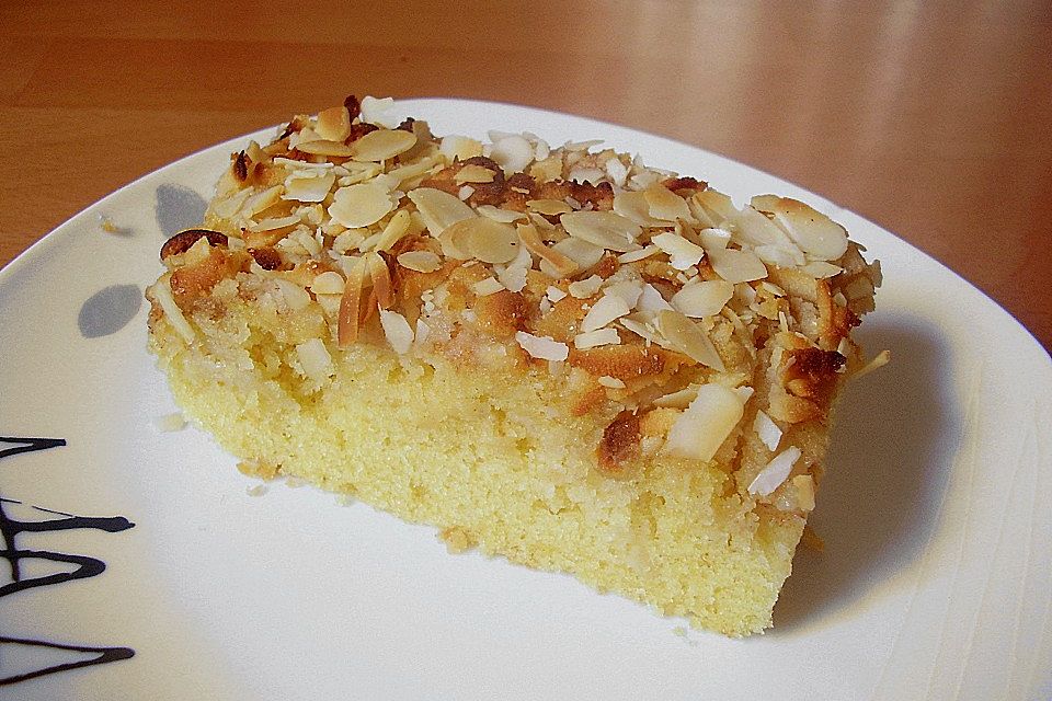 Apfelkuchen mit Marzipan und Mandelblättchen