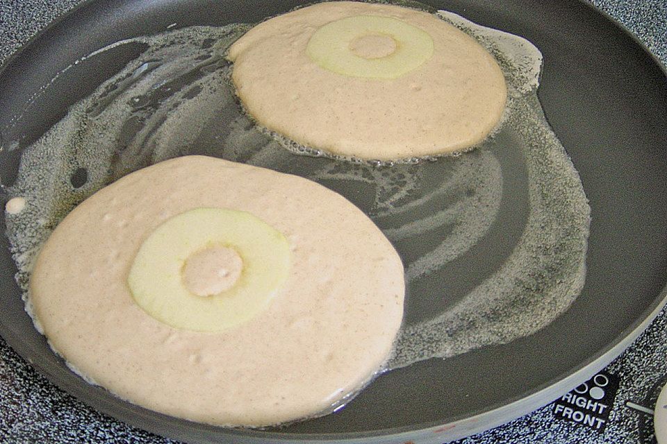 Pancakes mit Äpfeln