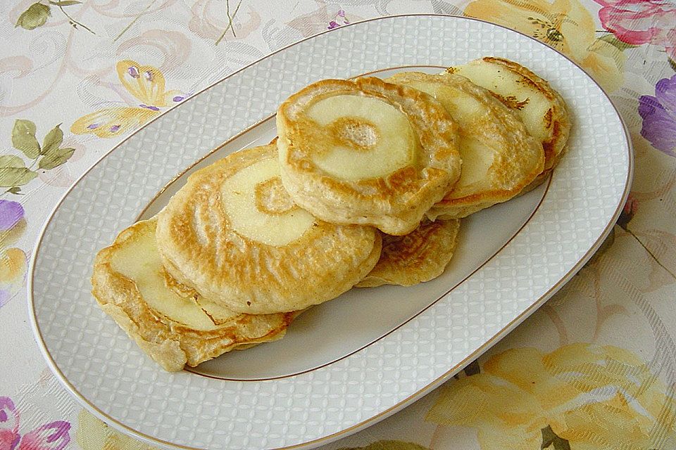 Pancakes mit Äpfeln