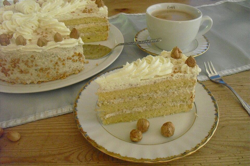 Sahne - Nuss -Torte