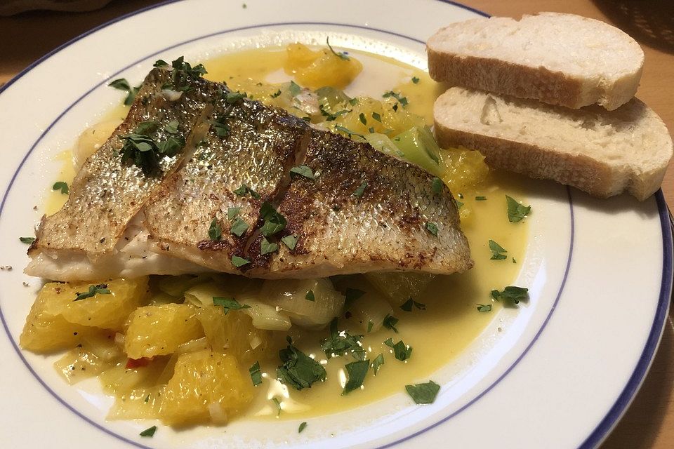 Lauch-Orangen-Gemüse mit gebratenem Zander