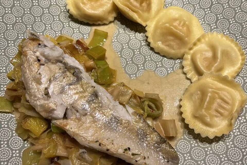 Lauch-Orangen-Gemüse mit gebratenem Zander