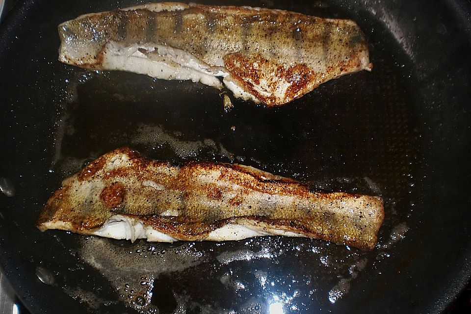 Lauch-Orangen-Gemüse mit gebratenem Zander