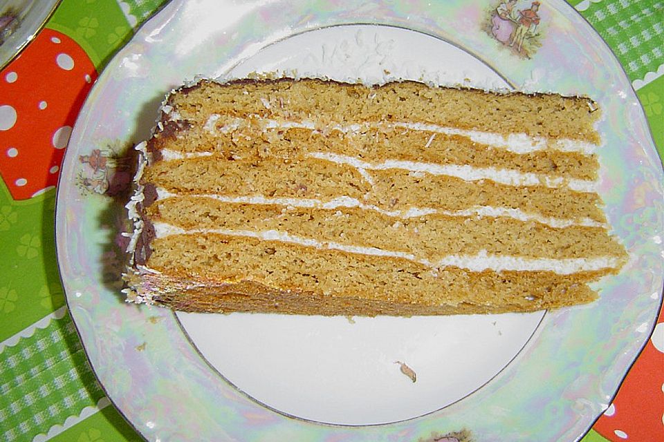 Honigkuchen mit Grießfüllung Honigkuchen mit Grießfüllung