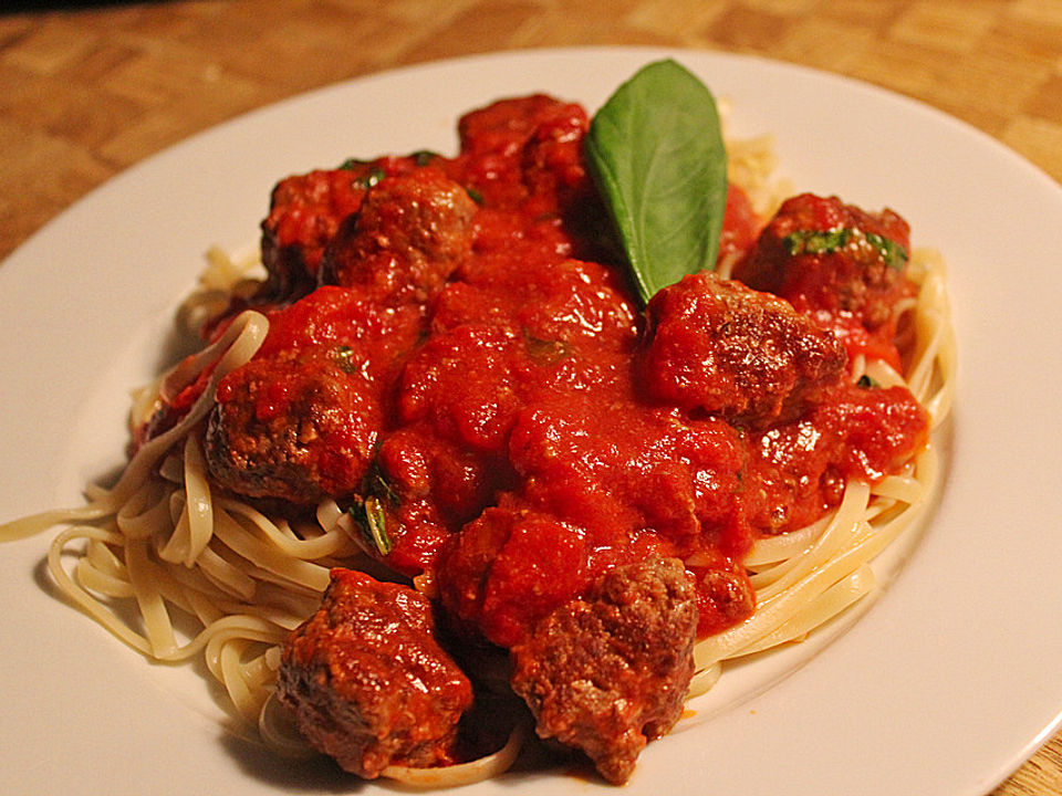 Pasta mit Hackfleischbällchen und Tomatensauce von Nellon| Chefkoch