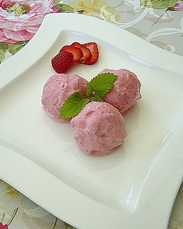 Erdbeer - Sahne - Eis