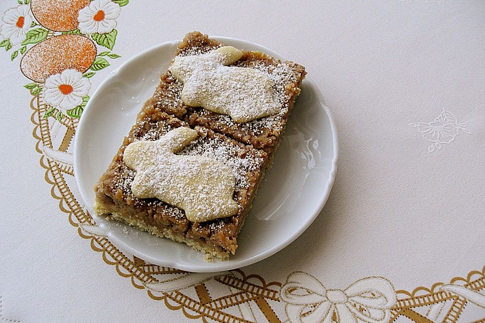 Apfelkuchen mit Nüssen oder Mandeln