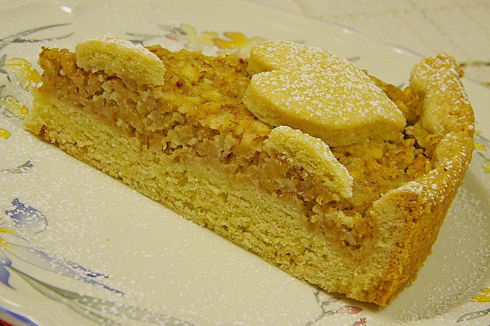 Apfelkuchen mit Nüssen oder Mandeln