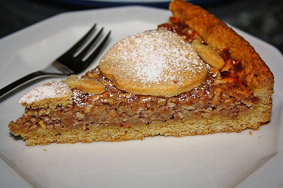 Apfelkuchen mit Nüssen oder Mandeln