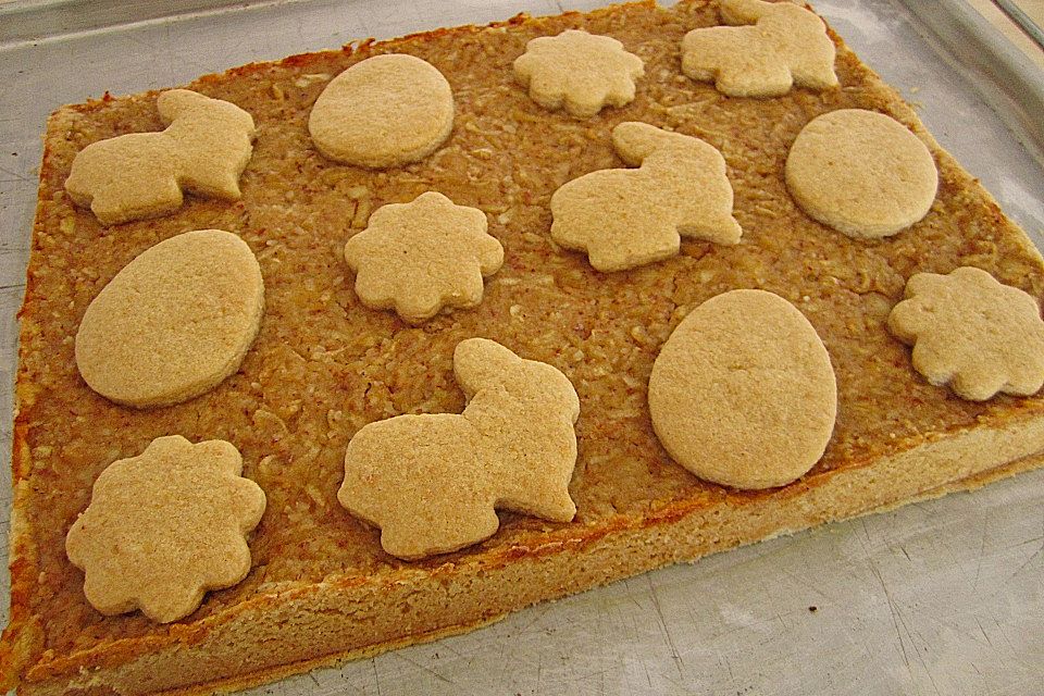 Apfelkuchen mit Nüssen oder Mandeln