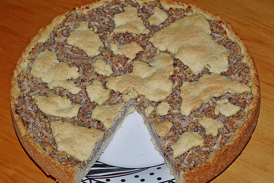 Apfelkuchen mit Nüssen oder Mandeln