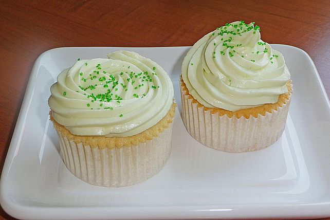 Zitronen - Cupcakes mit Waldmeister - Frischkäse - Creme von Becky75 ...