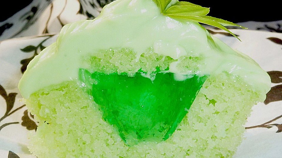 Zitronen - Cupcakes mit Waldmeister - Frischkäse - Creme von Becky75