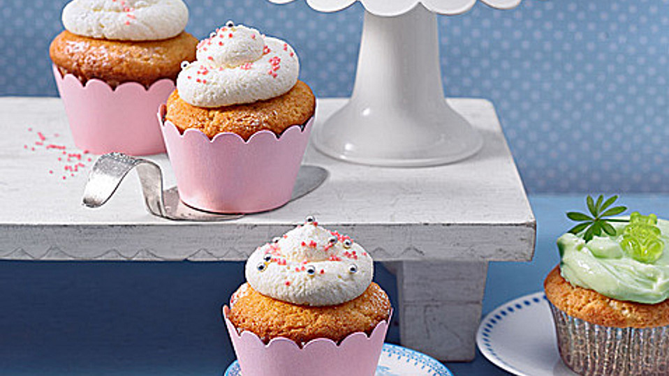 Zitronen - Cupcakes mit Waldmeister - Frischkäse - Creme von Becky75