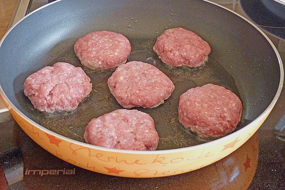 Hacksteaks mit Silberzwiebelchen