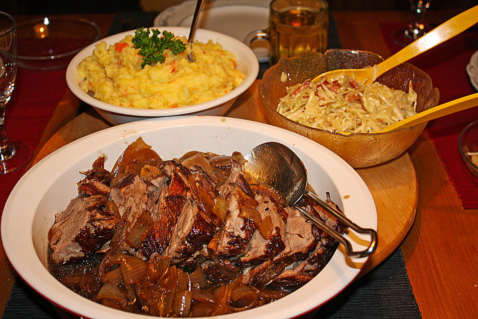 Schweinebraten mit Balsamico - Zwiebeln