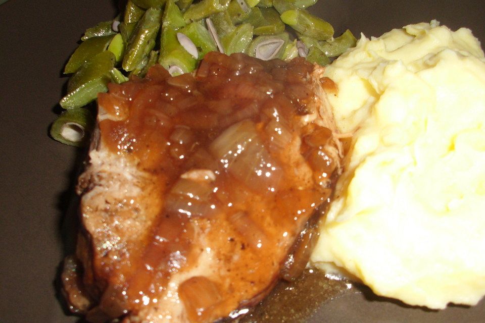 Schweinebraten mit Balsamico - Zwiebeln