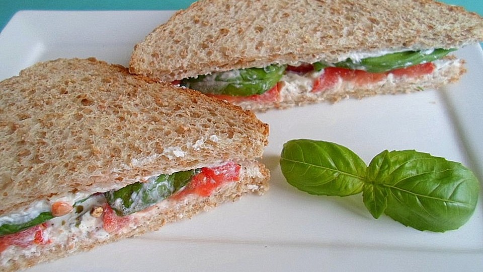 Sandwich Mit Tomaten Frischem Basilikum Und Frischkase Von Katjushka Chefkoch 