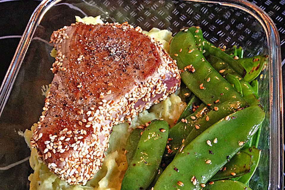 Thunfisch mit Meerrettich - Zuckerschoten und Kartoffelpüree