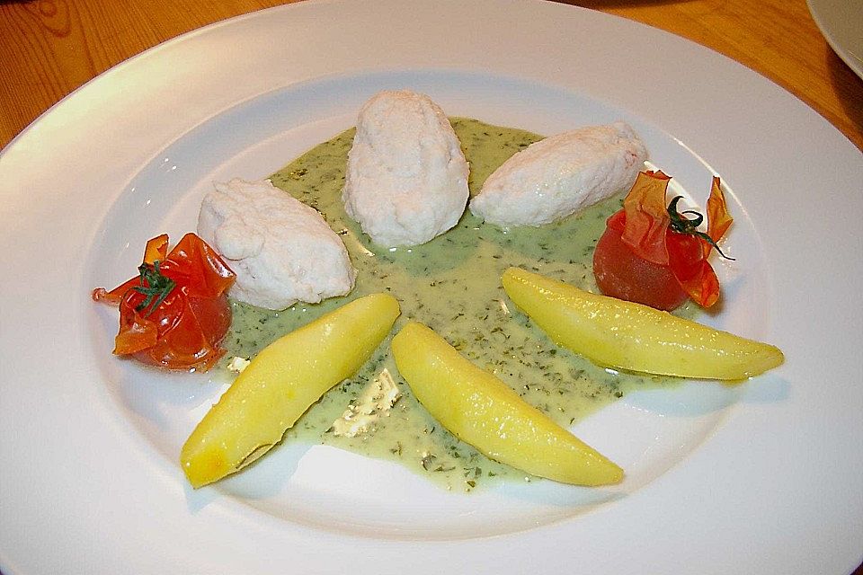 Hechtklößchen mit Frankfurter Grüner Sauce