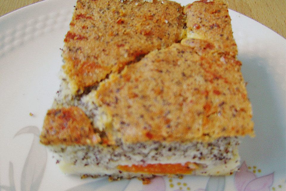 Brisanes Aprikosenkuchen mit Mohn und Quark