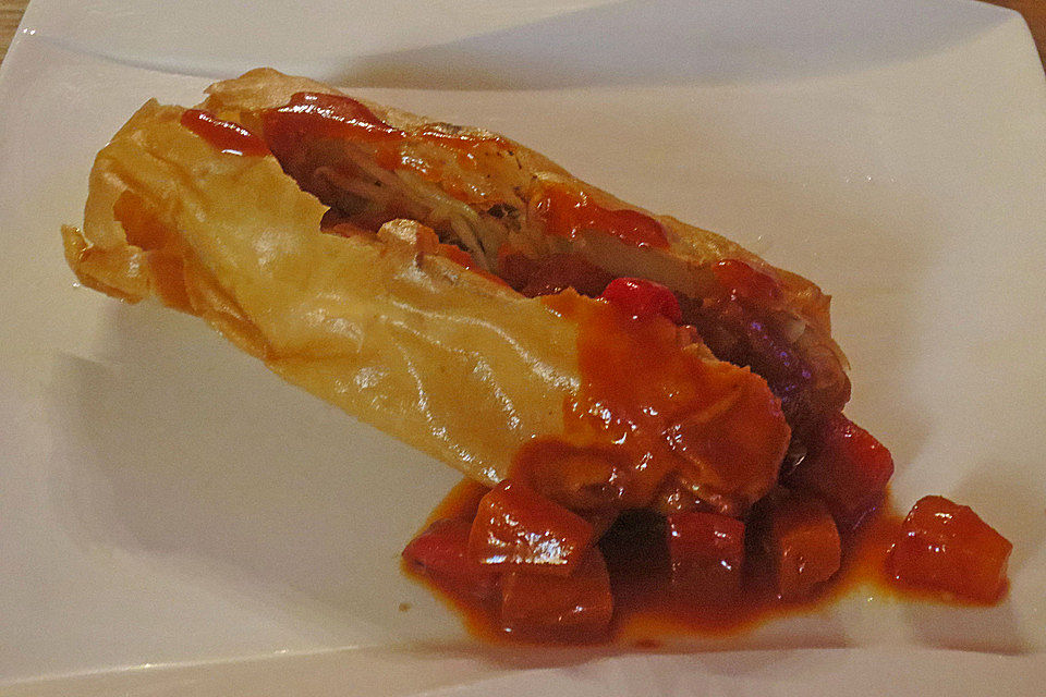 Chinesische Frühlingsrollen (Loempia) mit süßsauer-Sauce