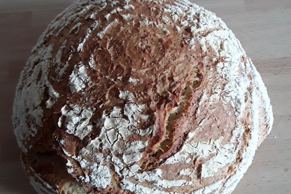 Leckeres Brot mit Buttermilch, Dinkel- und Weizenmehl