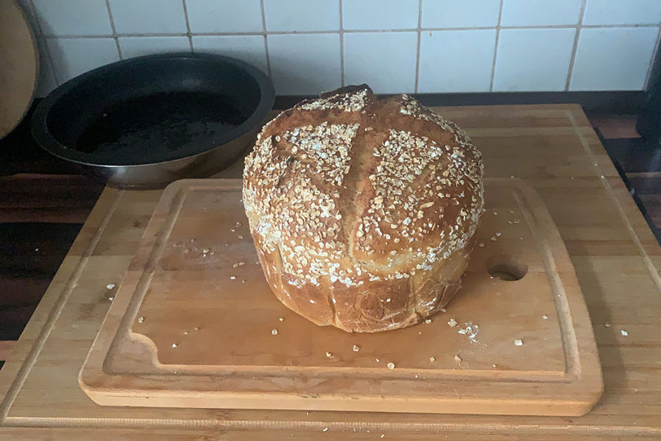 Leckeres Brot mit Buttermilch, Dinkel- und Weizenmehl