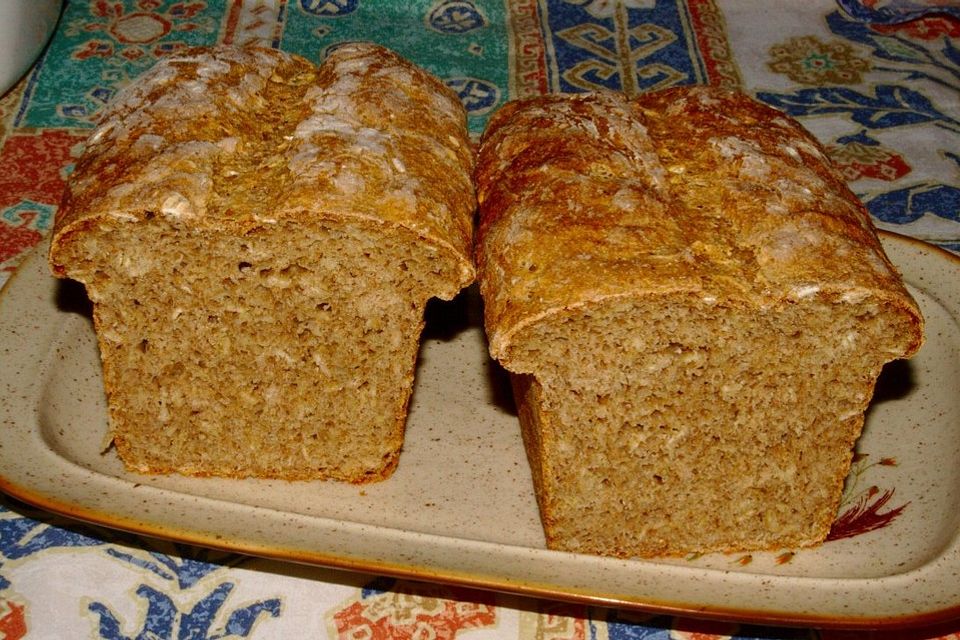 Leckeres Brot mit Buttermilch, Dinkel- und Weizenmehl