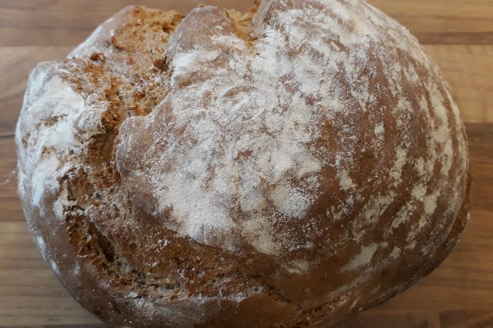 Leckeres Brot mit Buttermilch, Dinkel- und Weizenmehl