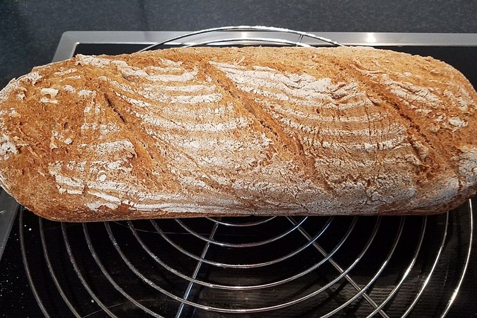 Leckeres Brot mit Buttermilch, Dinkel- und Weizenmehl