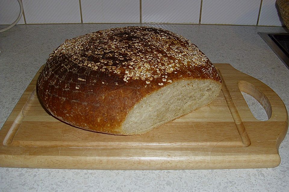 Leckeres Brot mit Buttermilch, Dinkel- und Weizenmehl